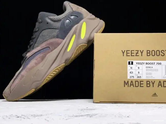 700 Adidas Yeezy EE9614 Boost Runner 